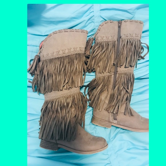 Justice - Picture 3 of 5